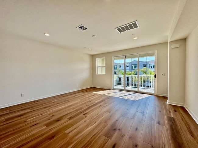 Building Photo - BRAND NEW 4 BED, 3.5 BATHS, 2070 SQ FT TOWNHOME BY KH HOMES