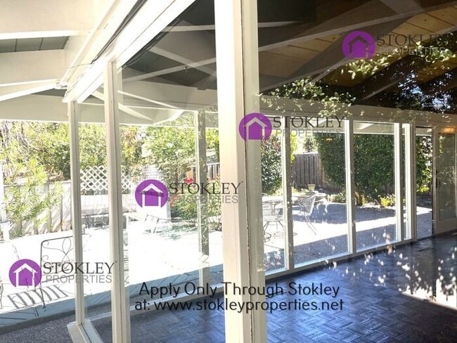 Building Photo - 137 Donna Maria Way