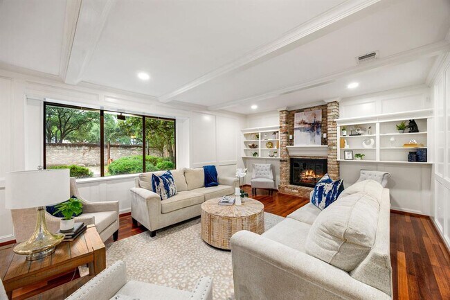 Building Photo - 15726 Walkwood Dr