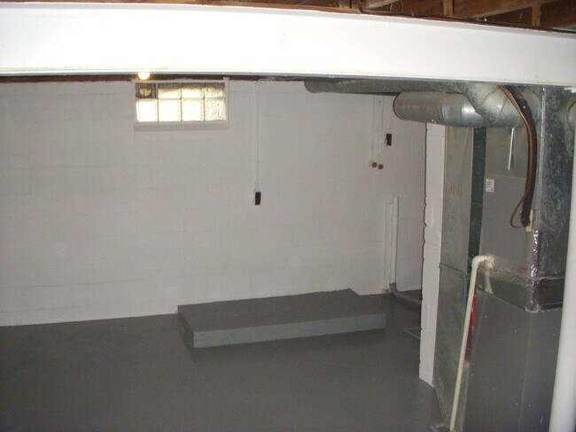 Building Photo - **REMODELED 2-BEDROOM HOUSE!**