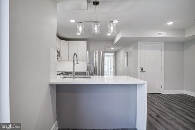 Building Photo - 540 S 52nd St
