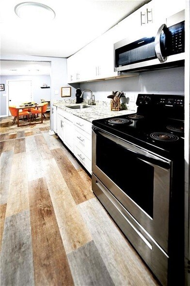 Building Photo - 539 Paines Ave NW