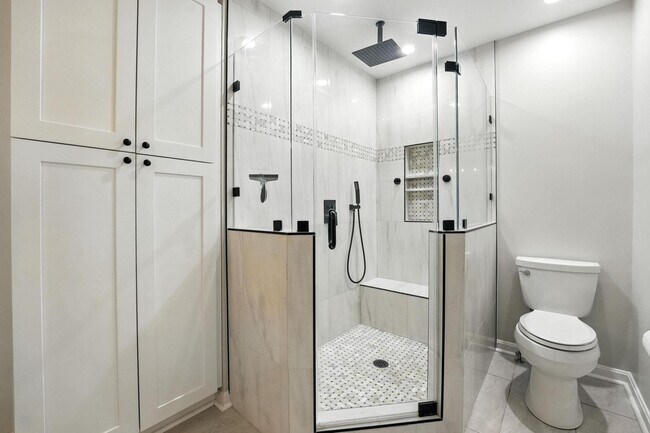 Building Photo - 11109 Ravine Dr