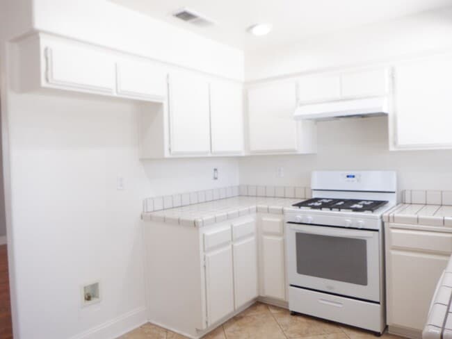 Building Photo - Cul De Sac Cutie in the City