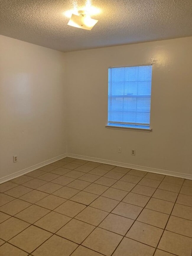 Building Photo - Gulfport 3 Bedroom