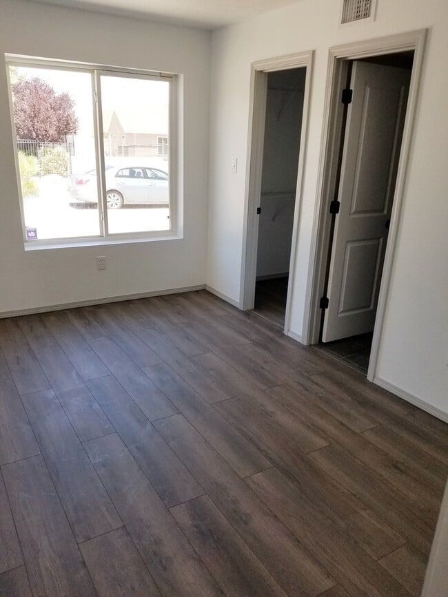 Building Photo - Beautiful 3 bedroom 2 bath in SW