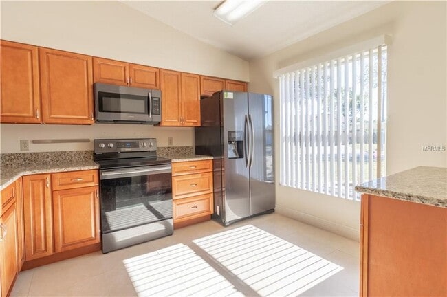 Building Photo - Freshly Painted 3/2 with Fenced Yard & Fireplace!