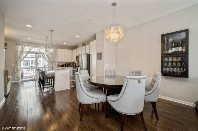 Building Photo - Lexington Circle West