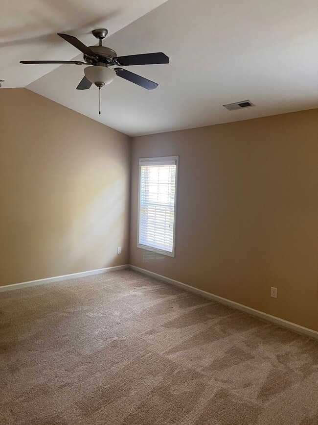 Building Photo - Lovely 3 Bedroom Townhouse in Raleigh!!