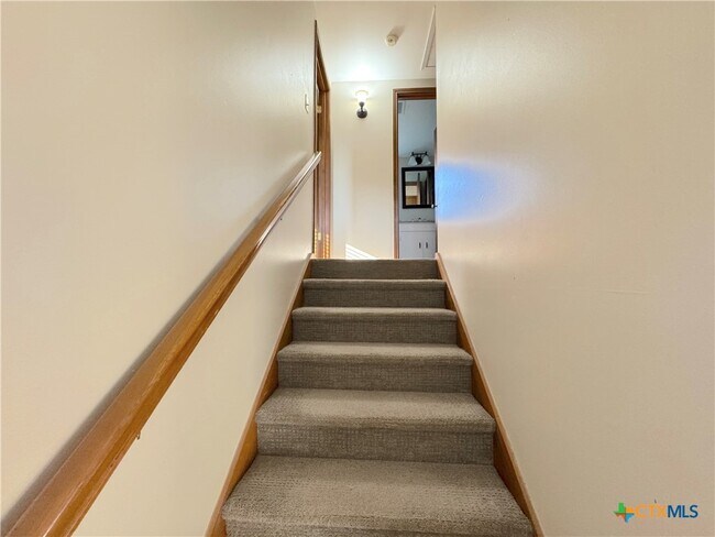 Building Photo - 850 Riviera Dr