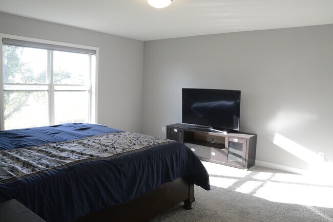 Building Photo - 1566 Edgebrook Ln