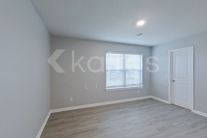 Building Photo - 1020 NW 4th St