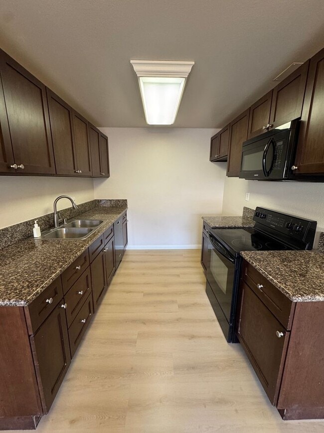 Building Photo - Bright, Updated Home Ready to Move In