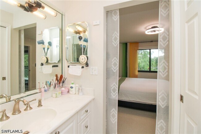 Building Photo - 5767 Deauville Cir