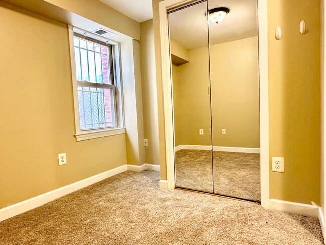 Building Photo - 2 Bed 1 Bath Adams Morgan