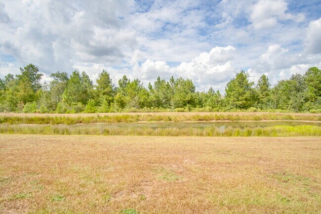 Building Photo - Deer Run 4-Bedroom Rental with 3-Car Garag...