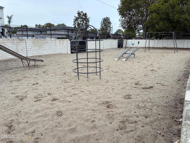 Building Photo - 702 W Hemlock St