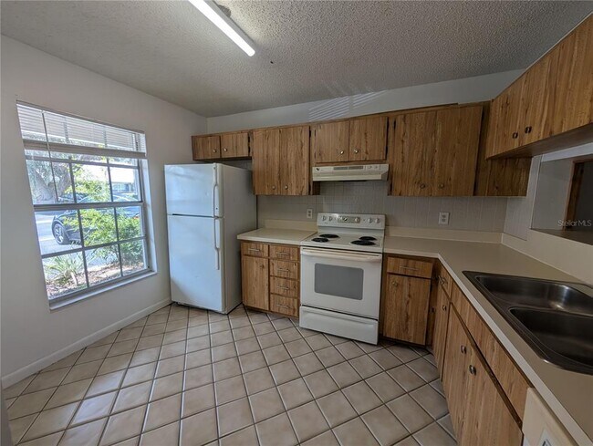 Building Photo - 1130 Dover Ct