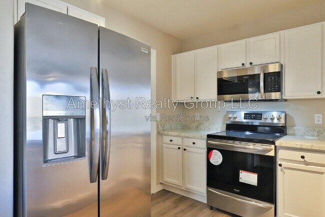 Building Photo - 11706 W Sunnyside Dr