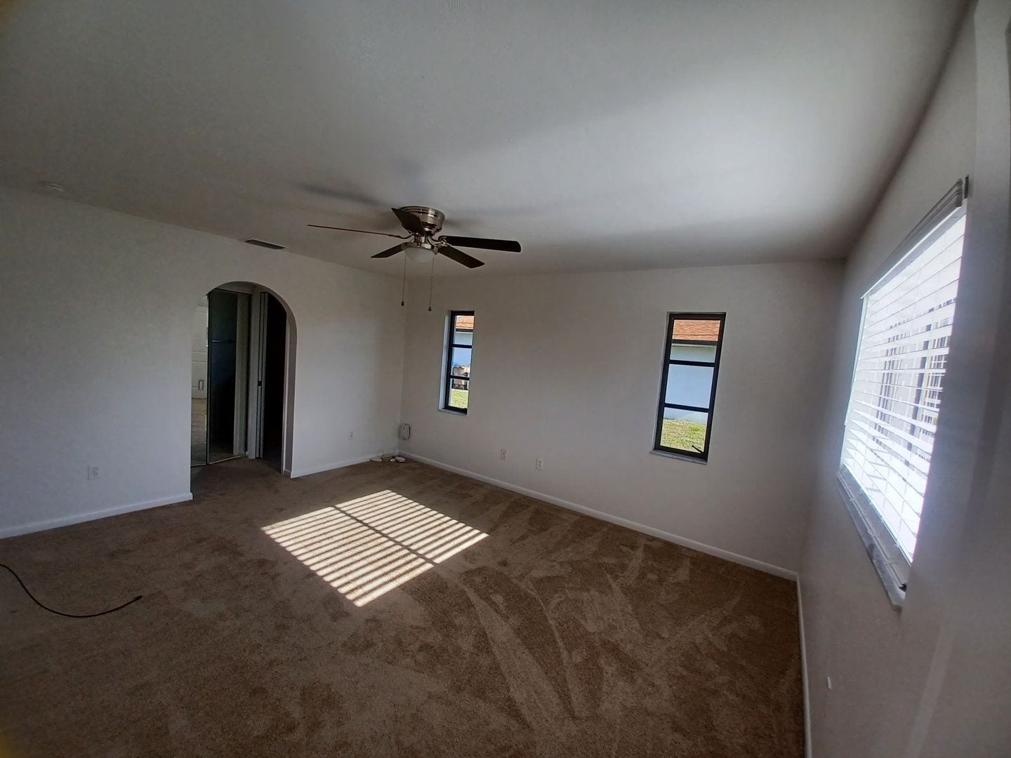 Building Photo - SECTION 8!! 3/2 With Fenced Yard!!!