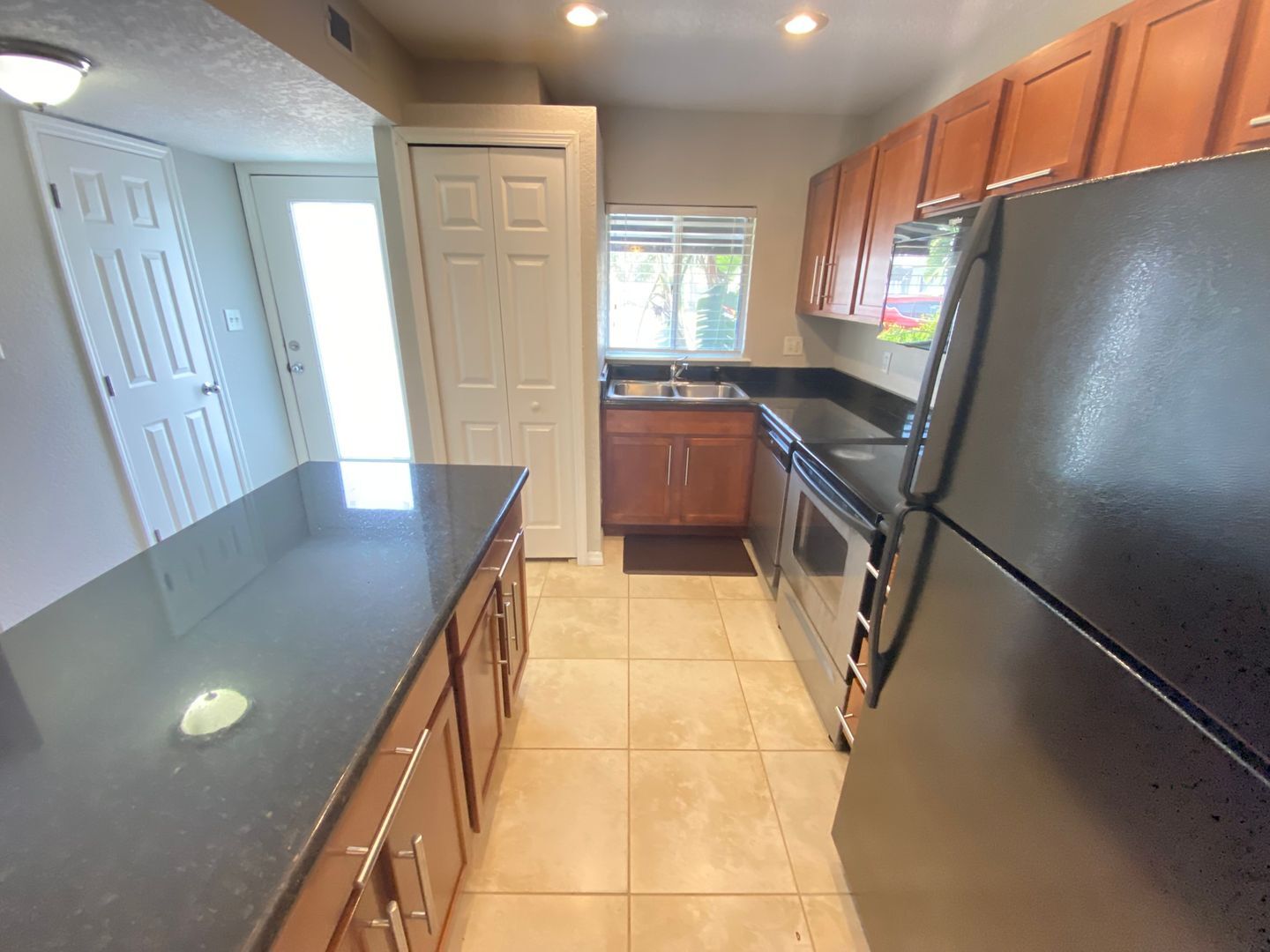 Building Photo - First months rent Half off! Beautiful 2/1.5 Condo in Orlando! New Carpet!