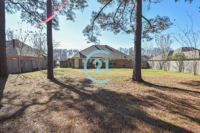 Building Photo - 3 Bed/2 Bath Home in Ashbrooke