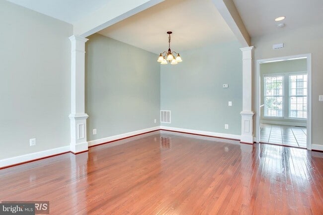 Building Photo - 2159 Oberlin Dr