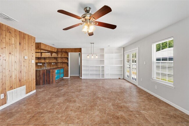 Building Photo - 7000 Shannon Dr
