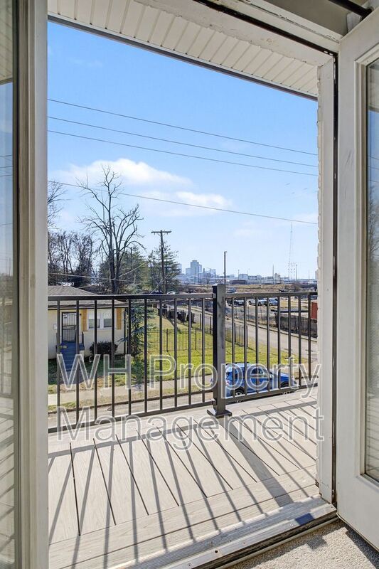 Building Photo - 123 Berry St