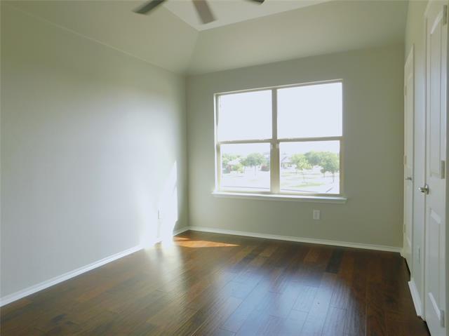 Building Photo - 14904 Riverside Dr