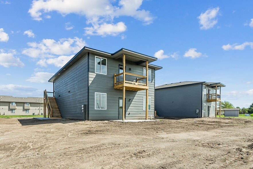 Building Photo - 105 Meadowbrook Dr