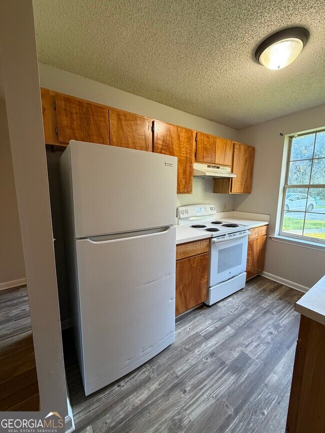 Building Photo - 302 Admiral's Walk Dr
