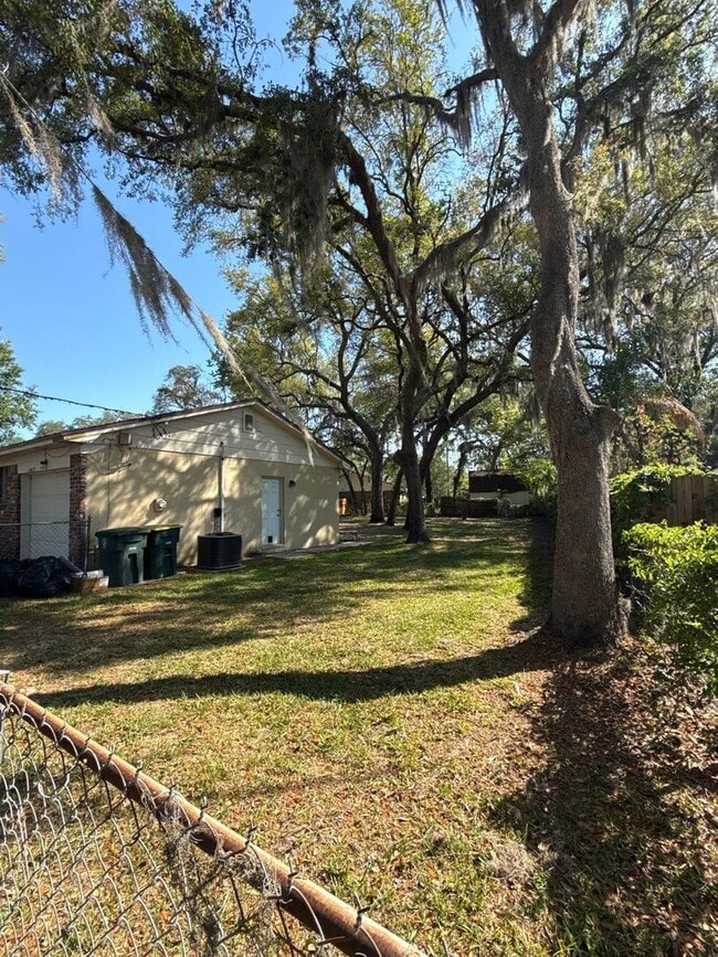 Building Photo - Mandarin Beautiful Corner Property!