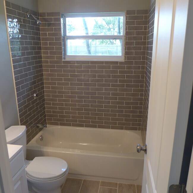 Building Photo - 26412 Rolling Acres Dr