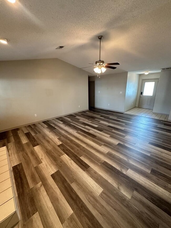 Building Photo - 2567 Weeping Willow Ln