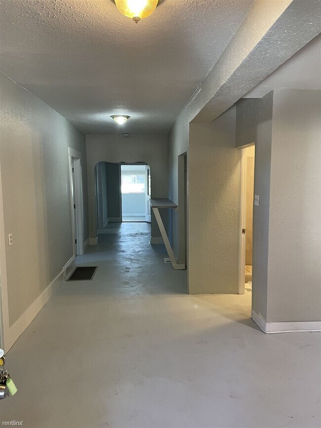 Building Photo - 3 br, 1 bath 4plex - 1104 Ralston Street 1