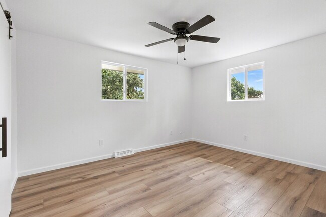 Building Photo - 10863 W 67th Pl