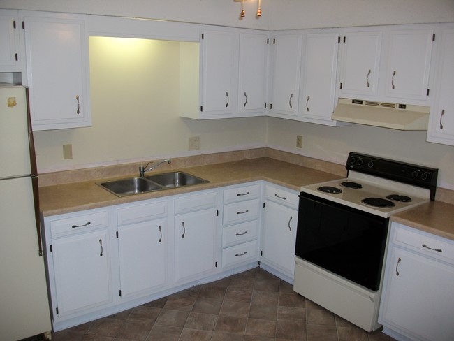 Kitchen - Greenwood Gardens Apartments