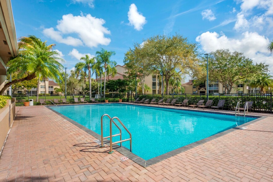 Welleby Lake Club Apartments - Sunrise, FL | Apartment Finder