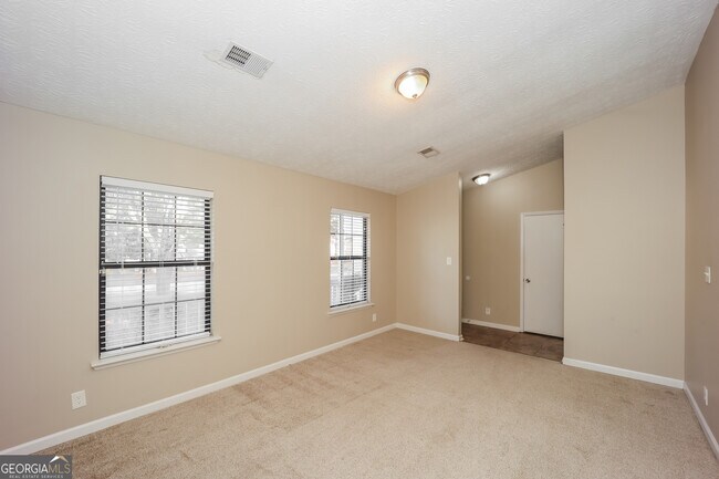 Building Photo - 284 Independence Dr