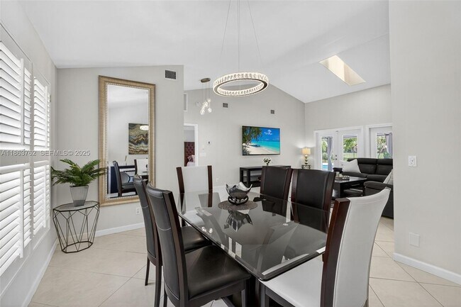 Building Photo - 15 Balfour Rd E