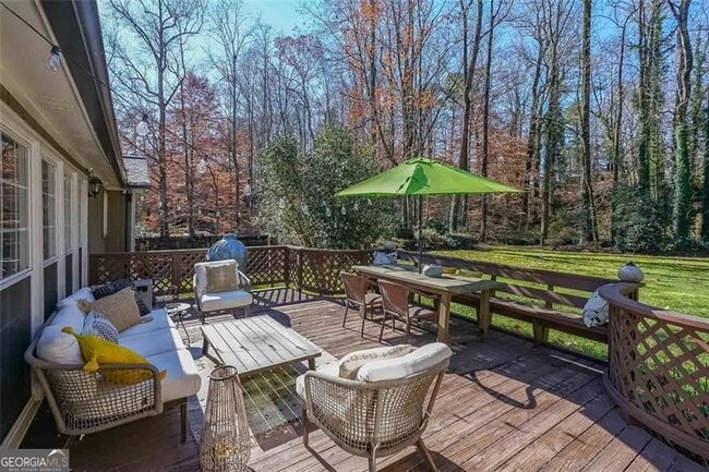 Building Photo - 701 Willow Ridge Dr NE