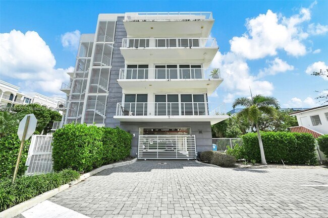 Building Photo - 1900 SE 2nd St