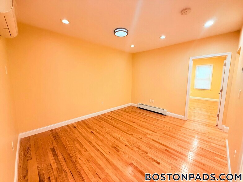 Building Photo - 27 Fessenden St