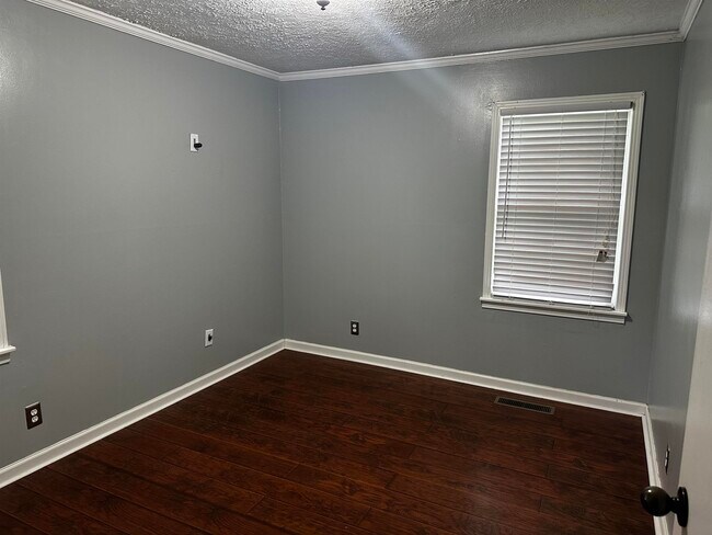 Building Photo - 1006 Haralson St