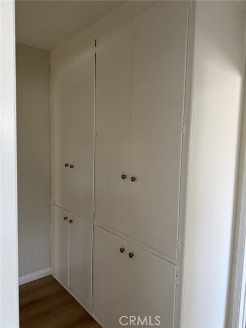 Building Photo - 1626 N Kingsley Dr