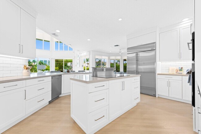 Building Photo - 396 E Coconut Palm Rd