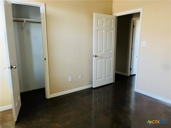 Building Photo - 1301 Loyal Ln