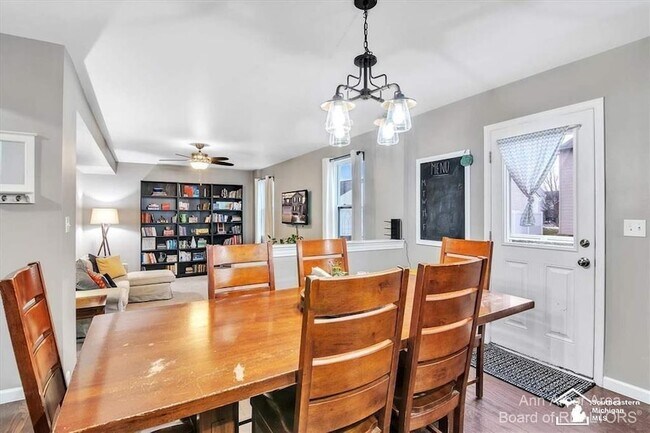 Building Photo - 8422 Walnut Hill