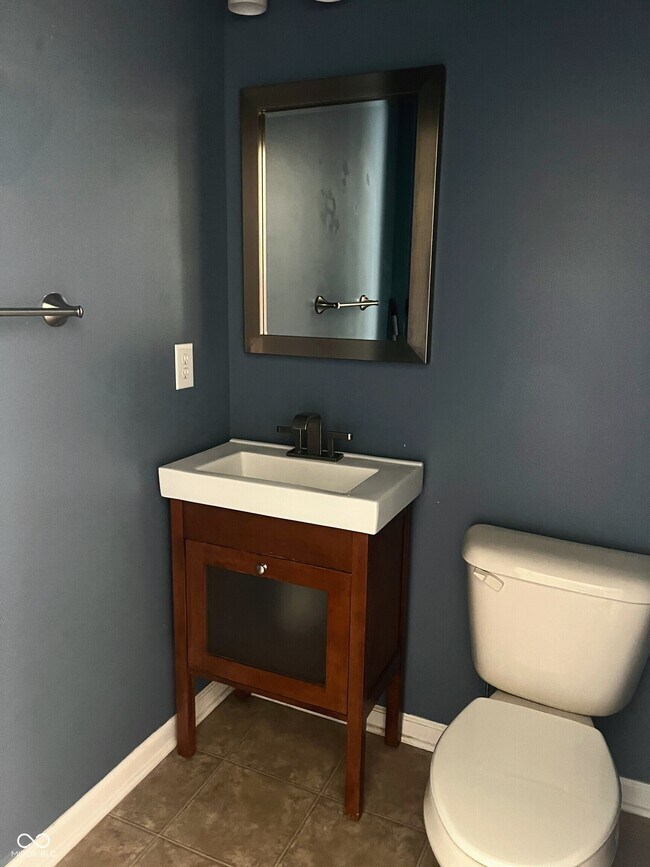 Building Photo - 9014 Mercer Dr